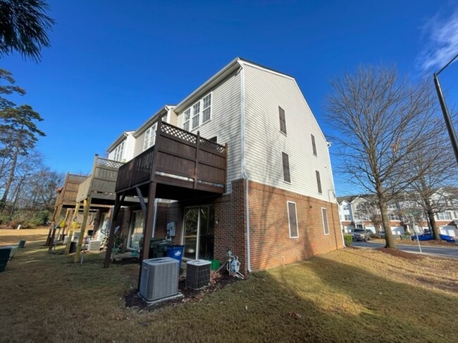 Foto del edificio - Brook Forest Townhome