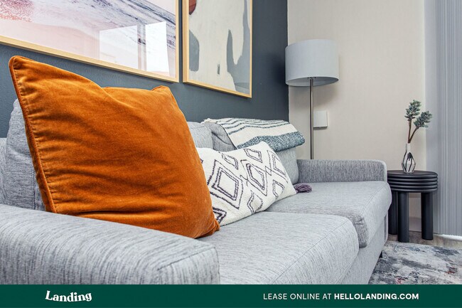 Building Photo - 950 E 3rd St