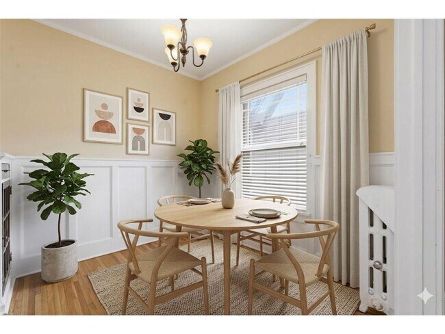 Building Photo - 2545 Garfield Ave