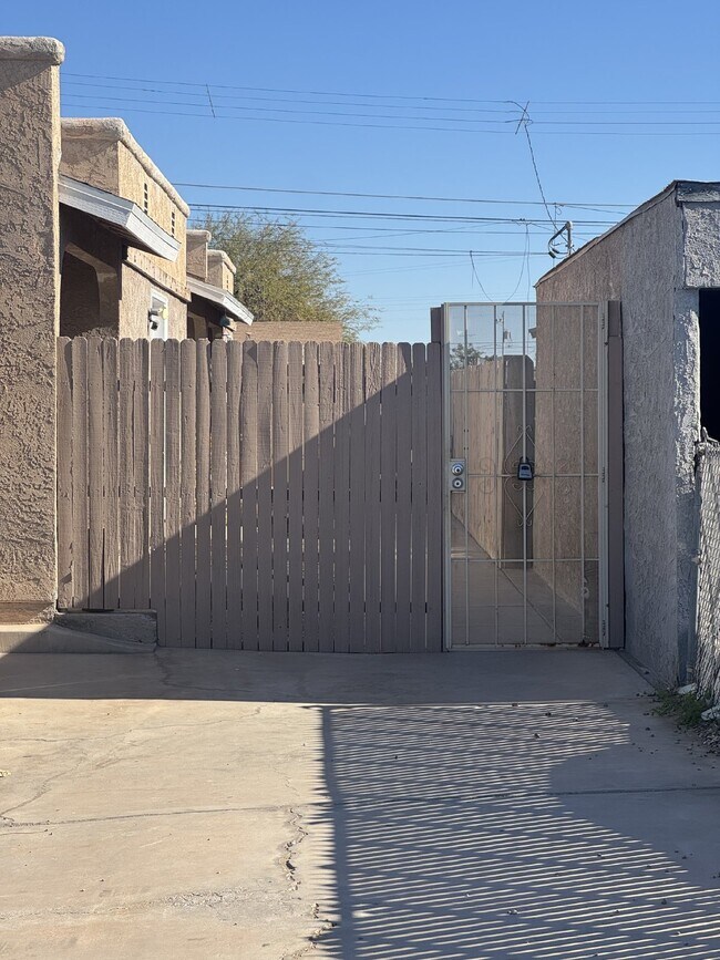 Foto del edificio - A Cozy 2 bed/ 2 bath home in the heart of Yuma!