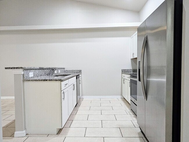 Foto del edificio - Like New  3 bedroom, 2bath 1 car garage