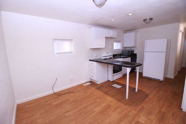 Building Photo - 2406 W Vermijo Ave