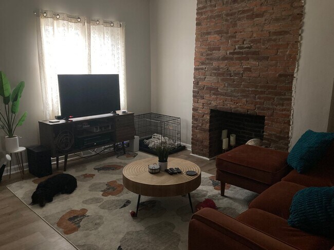 Foto del edificio - 2BR/1BA Townhouse in Central Northside! September 1 Move in!
