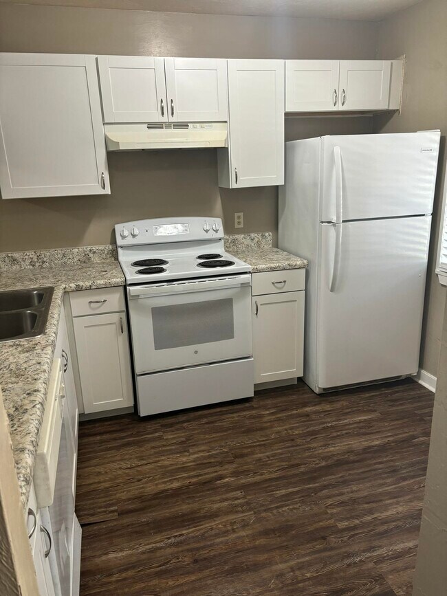 Foto del edificio - 2483 Chateau Ln