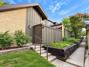 Building Photo - 4653 Country Creek Dr
