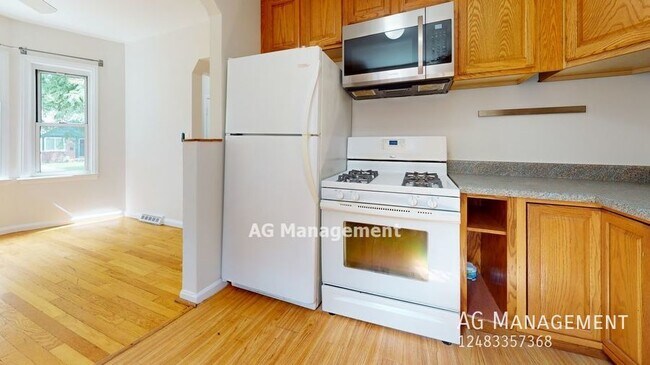 Building Photo - 23230 Sherman St - Wonderful Oak Park 3Bed...