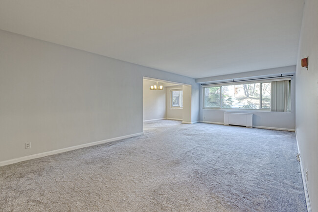 Living/Dinning Room Combo - 4201 Cathedral Ave NW