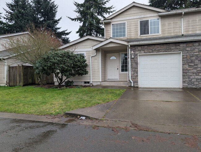 Foto del edificio - Spacious 3-Bedroom, 2-Bath Townhouse Near River Road In Eugene!