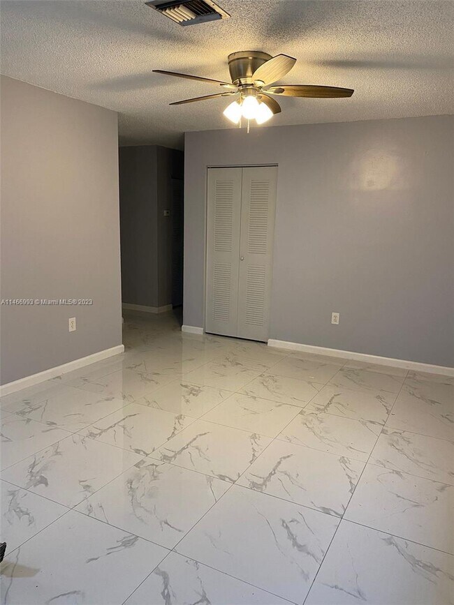 Foto del edificio - 6401 SW 22nd St