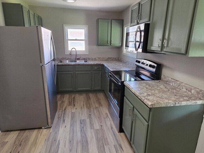 Building Photo - Newly renovated 3 bedroom house