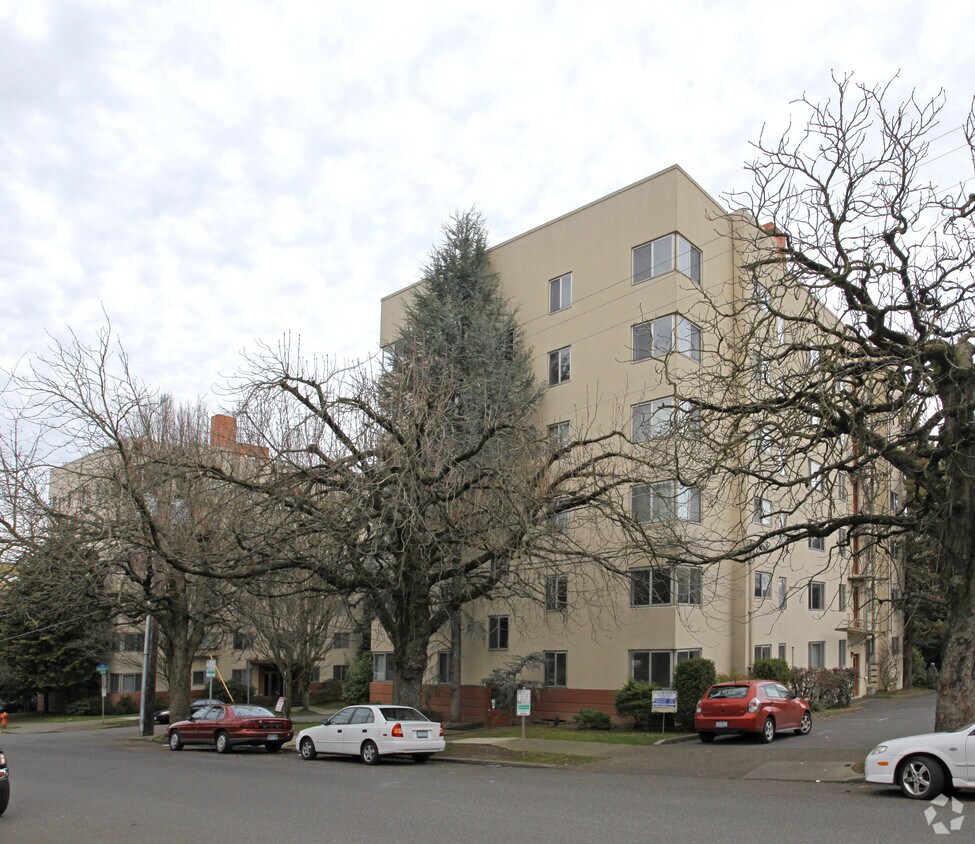 Uptown Arms & Manor Apartments Apartments in Portland, OR