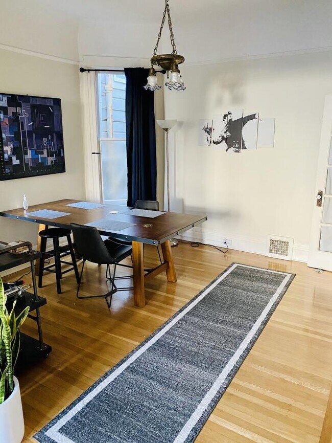 Building Photo - 3 bedroom in San Francisco CA 94123