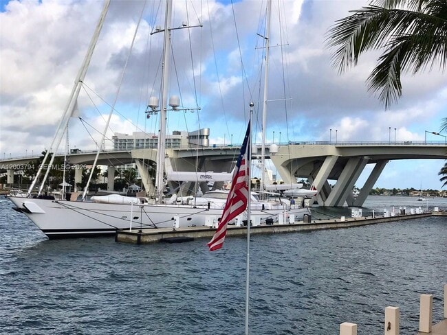 Foto del edificio - 1775 Harbourview Dr