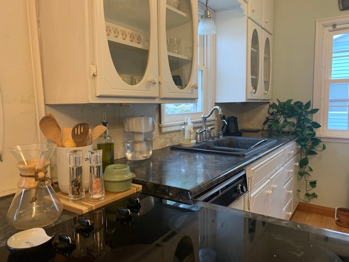 Foto principal - 1412 Rainbow Dr