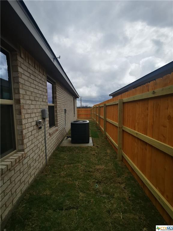 Building Photo - 2404 Alterman Dr