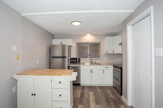 Building Photo - 37 Hummingbird Dr