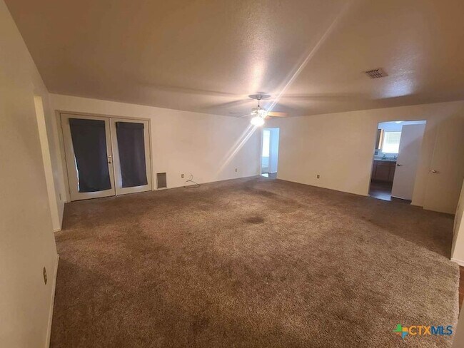 Building Photo - 4504 Aspen Dr