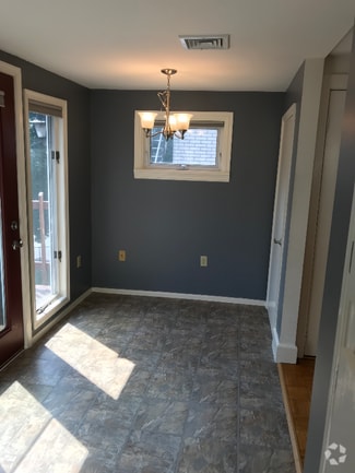 Building Photo - 536 Linden St