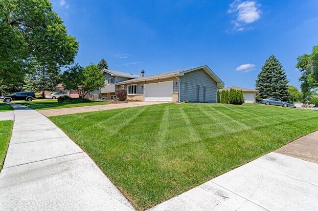 Building Photo - 620 Lamorak Dr