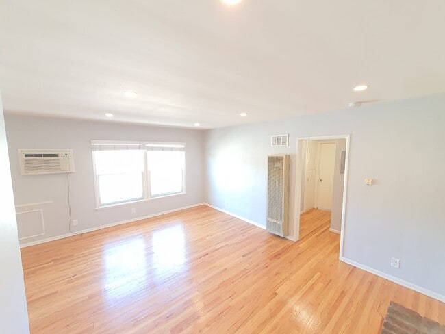 Building Photo - 5317 Vantage Ave