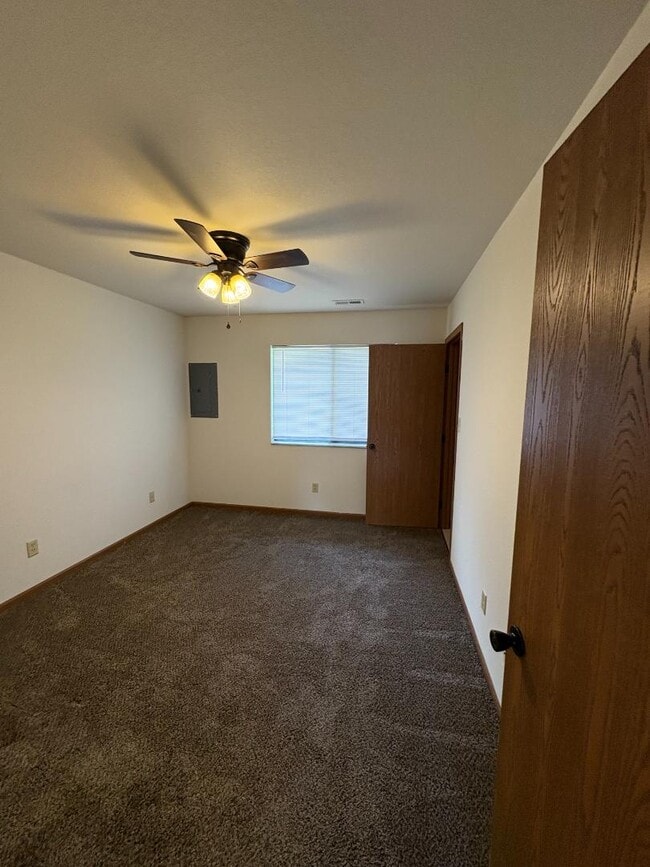 Building Photo - 1015 N St Joe Dr