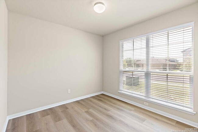 Foto del edificio - 117 Linden Ln