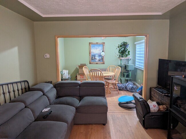 Building Photo - 45885 Henley Ave