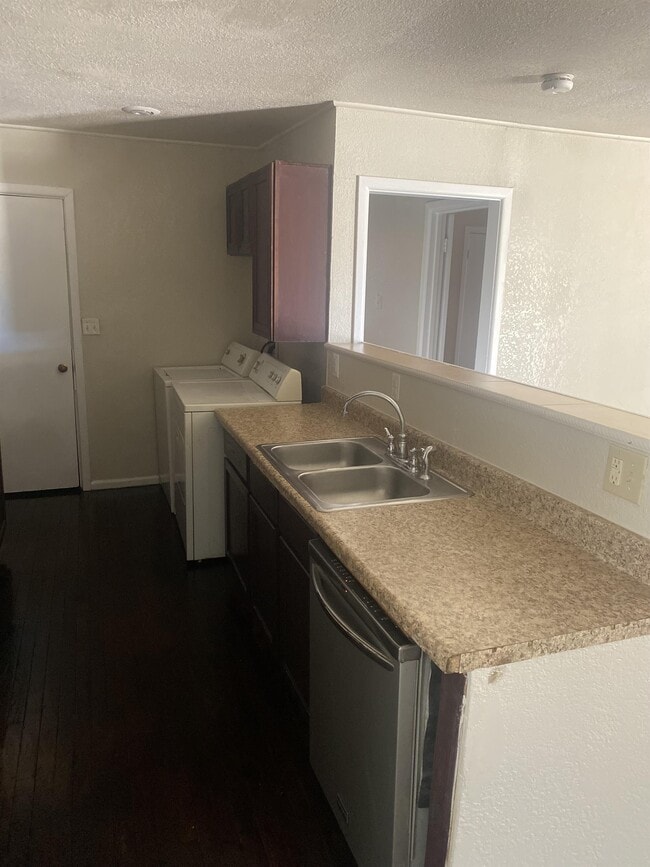 Foto del edificio - 119 Cox Dr