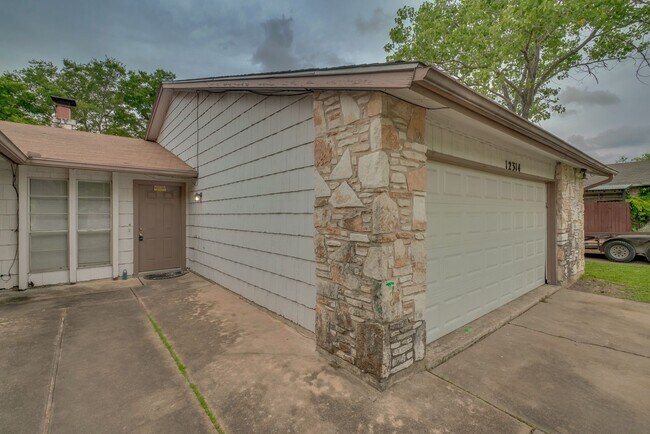 Building Photo - 12314 Willow Wild