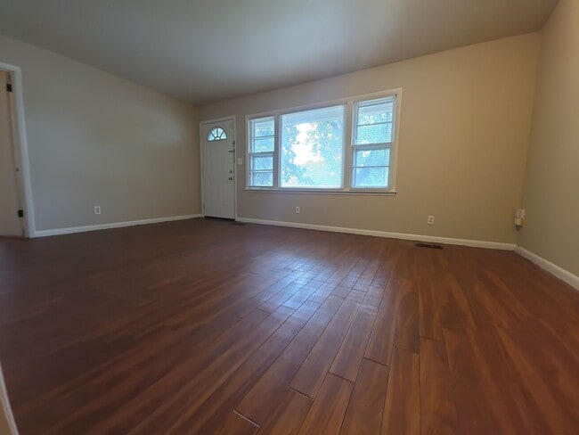 Foto del edificio - 4504 Sparkman Dr NW