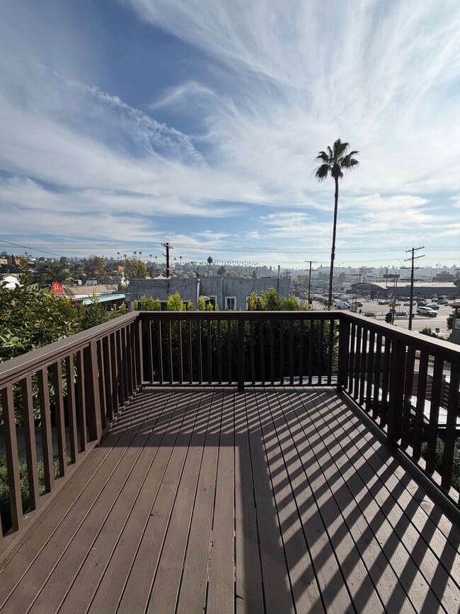 Building Photo - 2113 Montana St