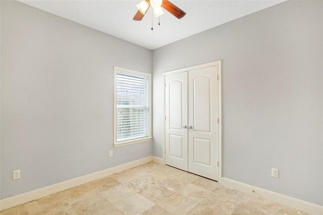 Building Photo - 307 Covecrest Dr