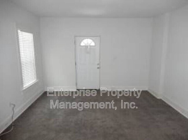 Building Photo - 2360 Forest Ave