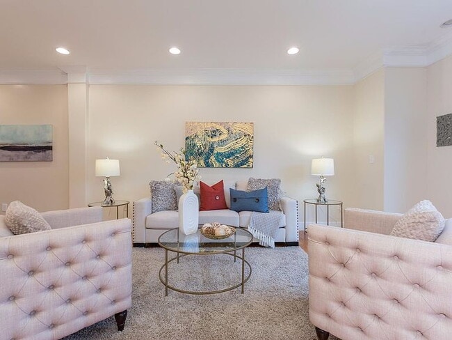 Foto del edificio - "Spacious Urban Living: Luxurious 4-Bed, 4-Bath Duplex in the Heart of Washington, DC!"