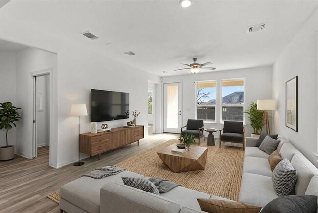 Foto del edificio - 813 Saratoga Ln