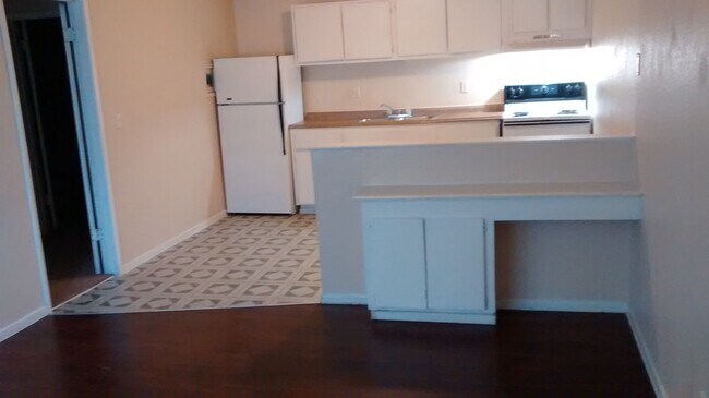 Foto del edificio - 4830 E Charleston Blvd
