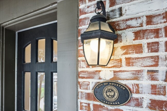 Building Photo - 2117 Chilton Rd