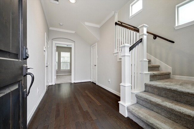 Building Photo - 430 N Live Oak St