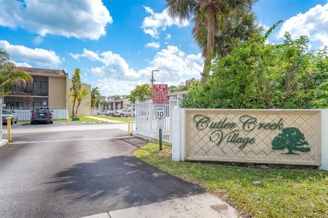 Foto del edificio - 10350 SW 220th St