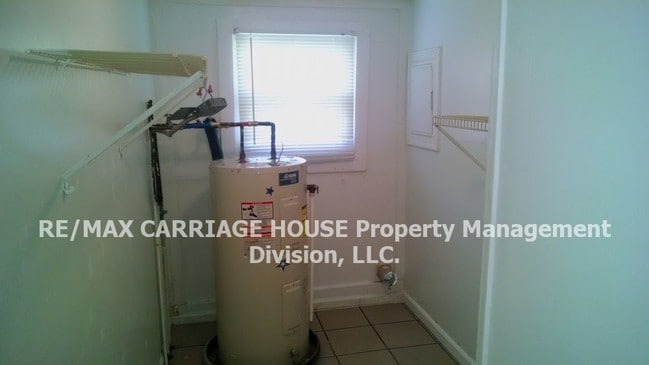 Building Photo - 416 Rayon Dr
