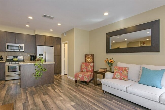 Building Photo - Spacious 2 Bedroom + Office/Den Townhome i...