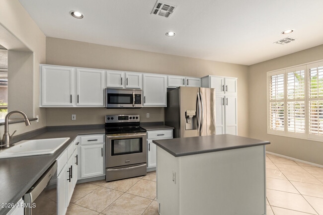 Building Photo - 2760 E Carla Vista Dr