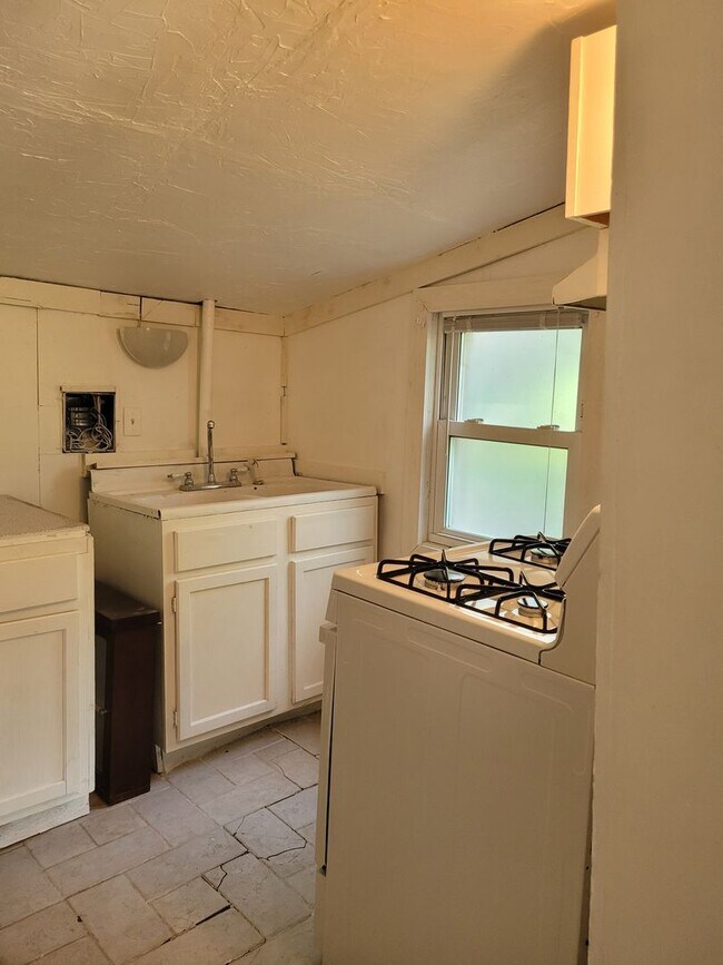 Building Photo - Studio Cabin