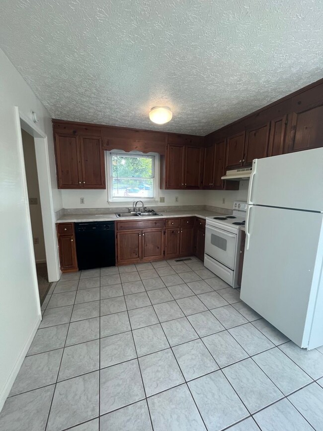 Foto del edificio - 4 Bedroom 2 Bath Single Family Home