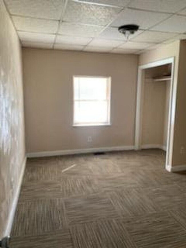 Building Photo - Oakland 2 Bedroom 1 bath house convenient ...