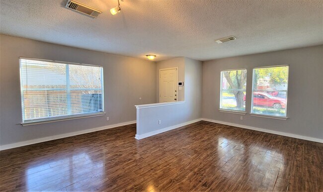 Building Photo - This beautiful home features 5 bedrooms, 2...