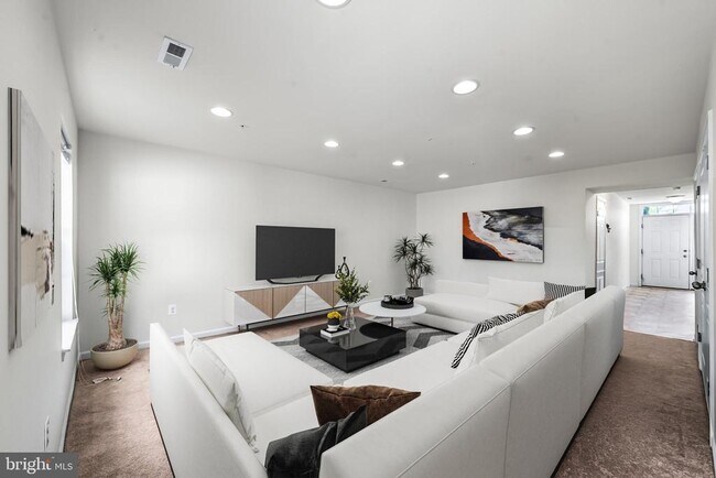 Foto del edificio - 644 Shore Forest Dr