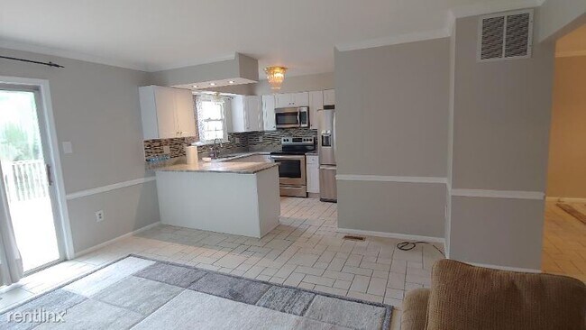 Building Photo - 3 br, 4 bath Townhome - 8635 Tower Bridge Way