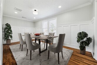 Building Photo - 801 Woodcrest Dr