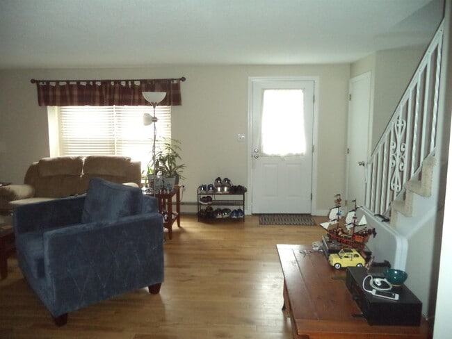 Building Photo - 114 Fieldstone Dr